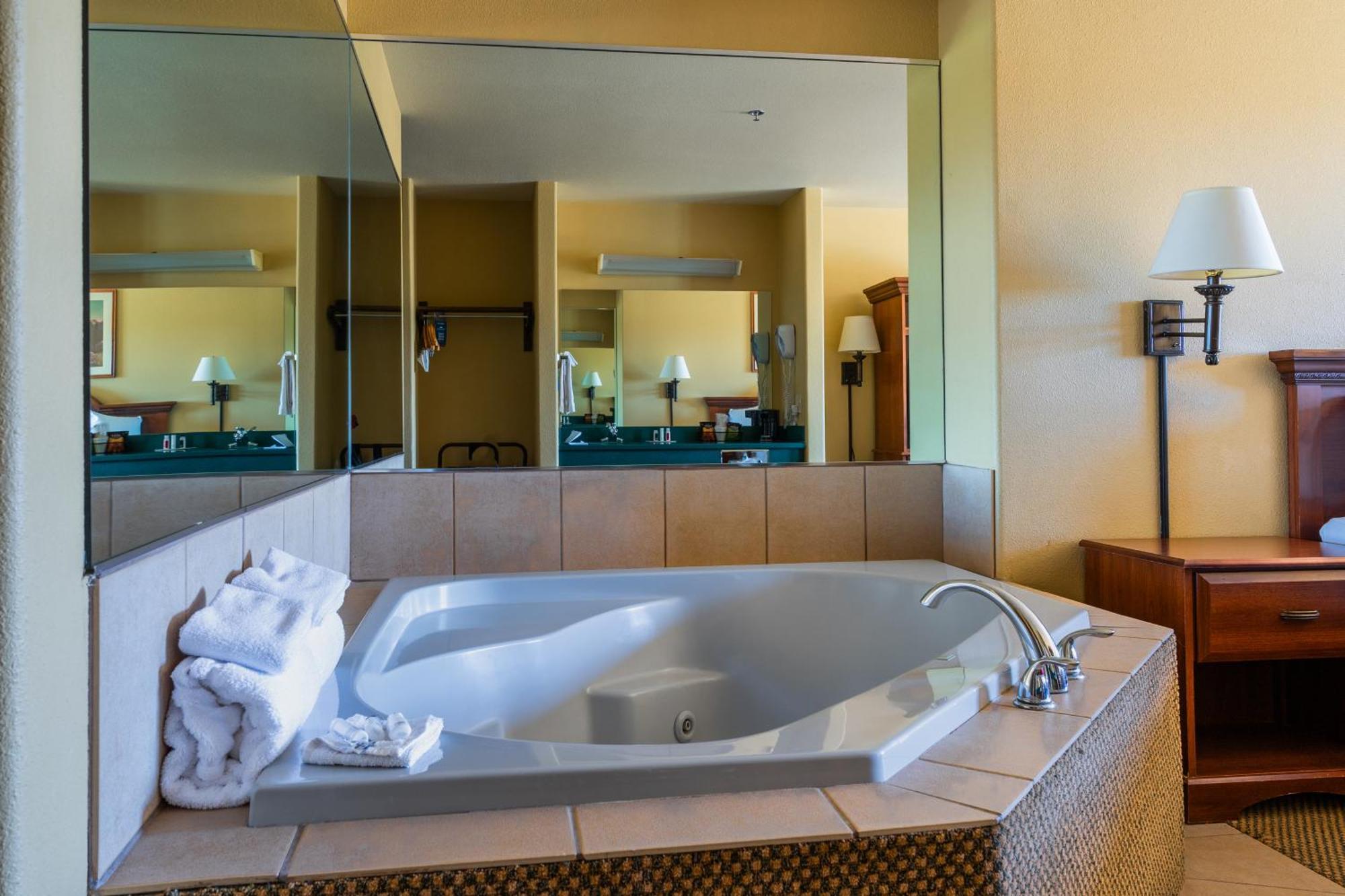 Pinedale Hotel & Suites 외부 사진